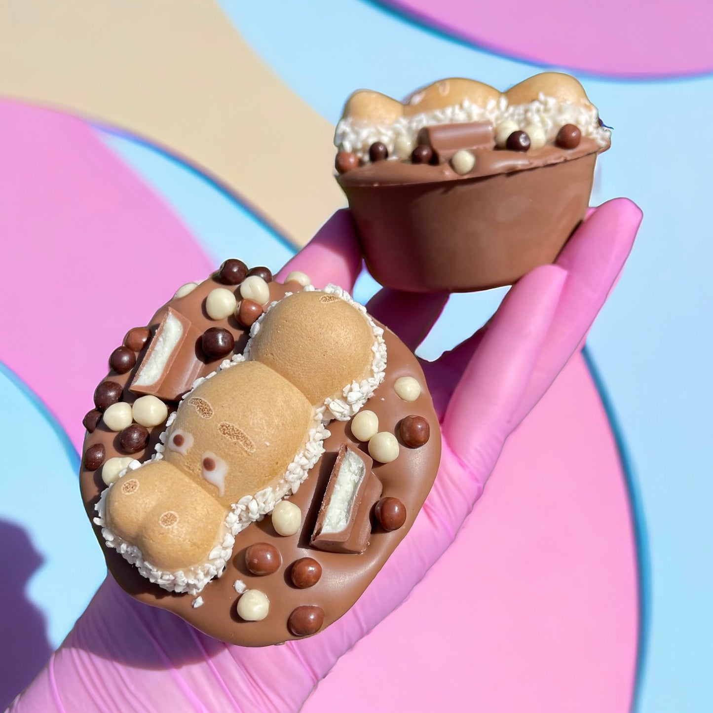 Kinder Bueno stuffed chocolate cup