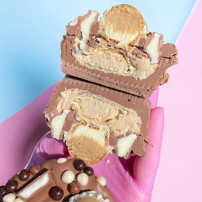 Kinder Bueno stuffed chocolate cup